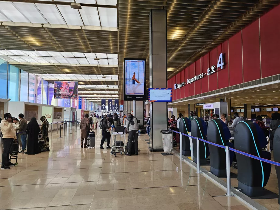 Terminal 4, section des départs