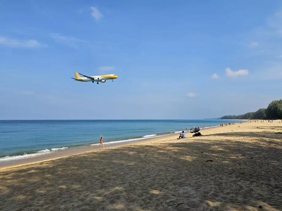 Scooter sur la plage de Mai Khao