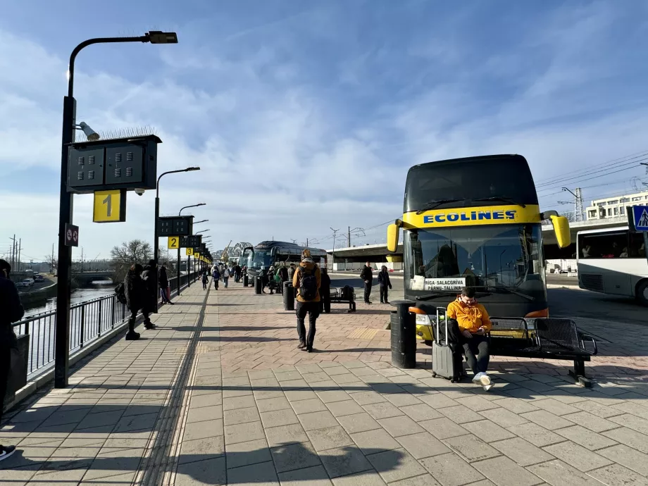 Arrêts de bus à la gare de Riga