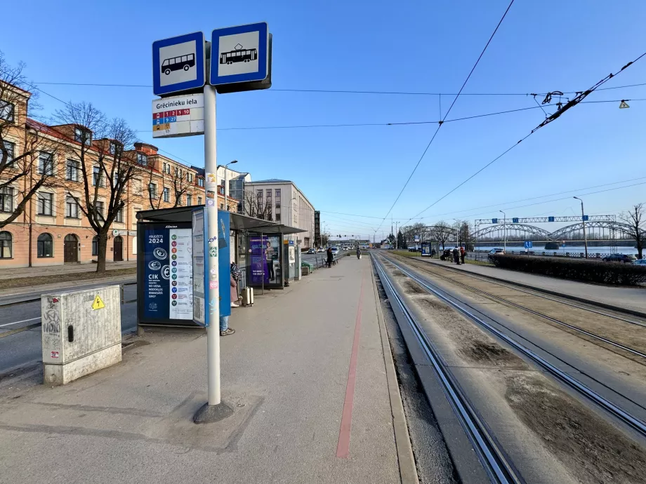 Arrêt de bus et de tramway