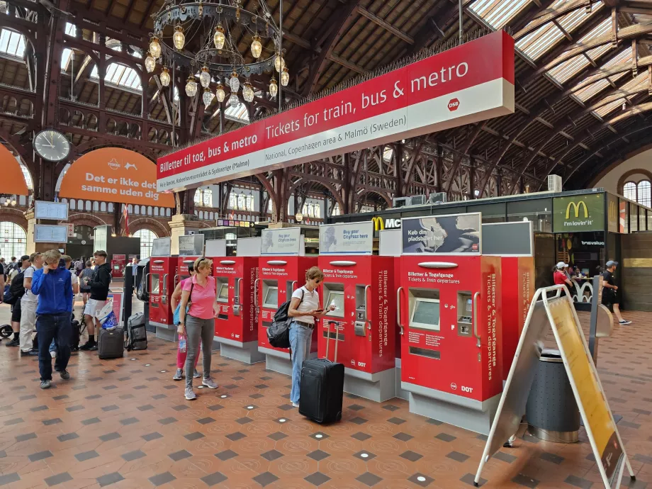 Distributeurs automatiques pour les transports publics et les trains - Gare centrale de Copenhague