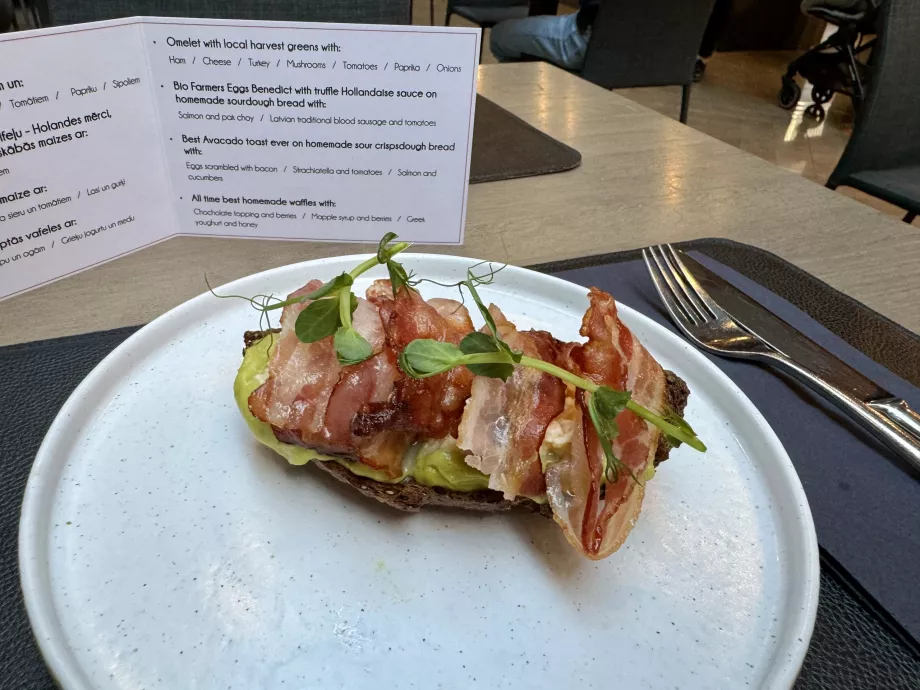 Toast à l'avocat pour le petit-déjeuner