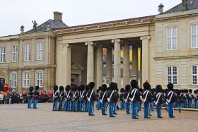 Relève de la garde, Amalienborg