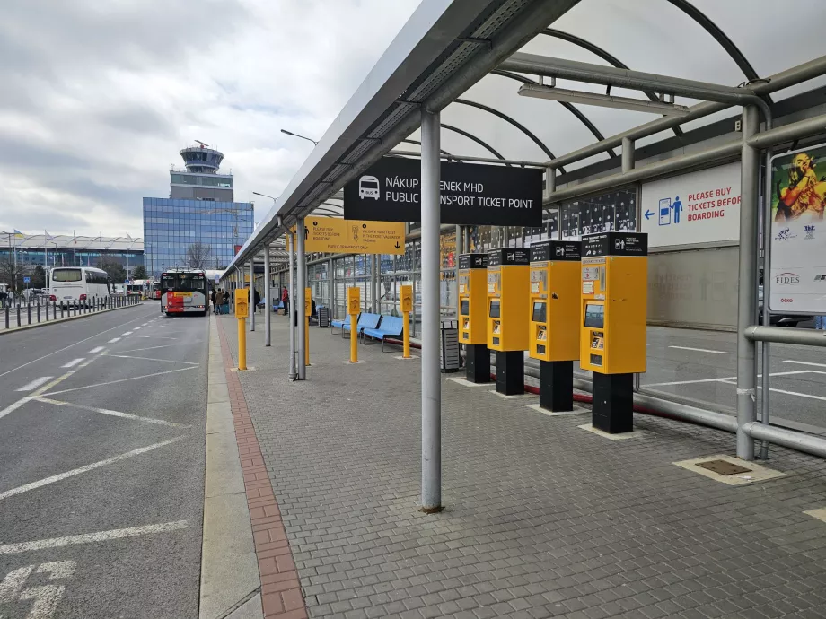 Arrêt de bus et de trolleybus au Terminal 1