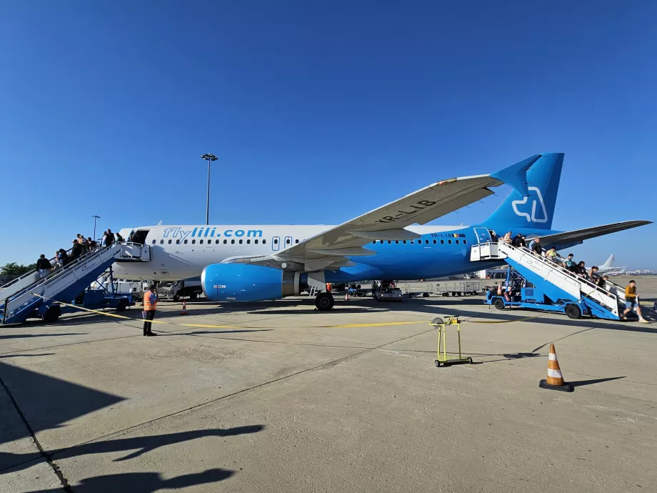 Airbus A320 FlyLili à l'aéroport de Burgas