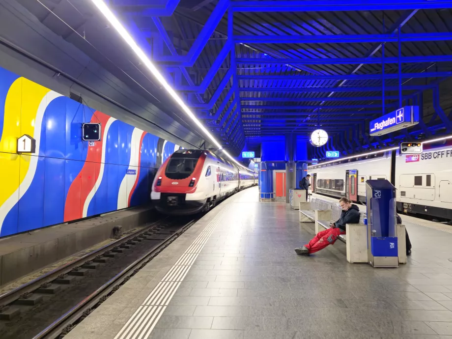 Train à l'aéroport ZRH