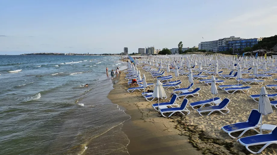 Plage ensoleillée