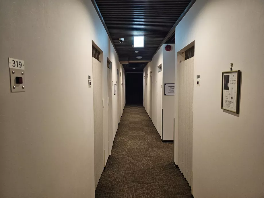 Couloir commun, Chambres supérieures