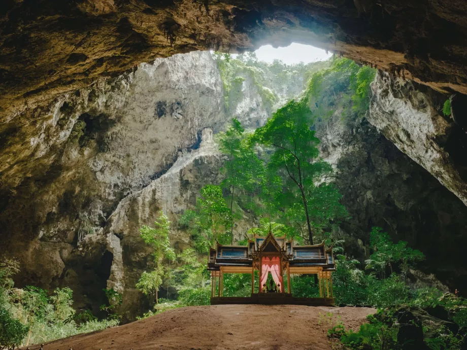 Grotte de Phraya Nakhon