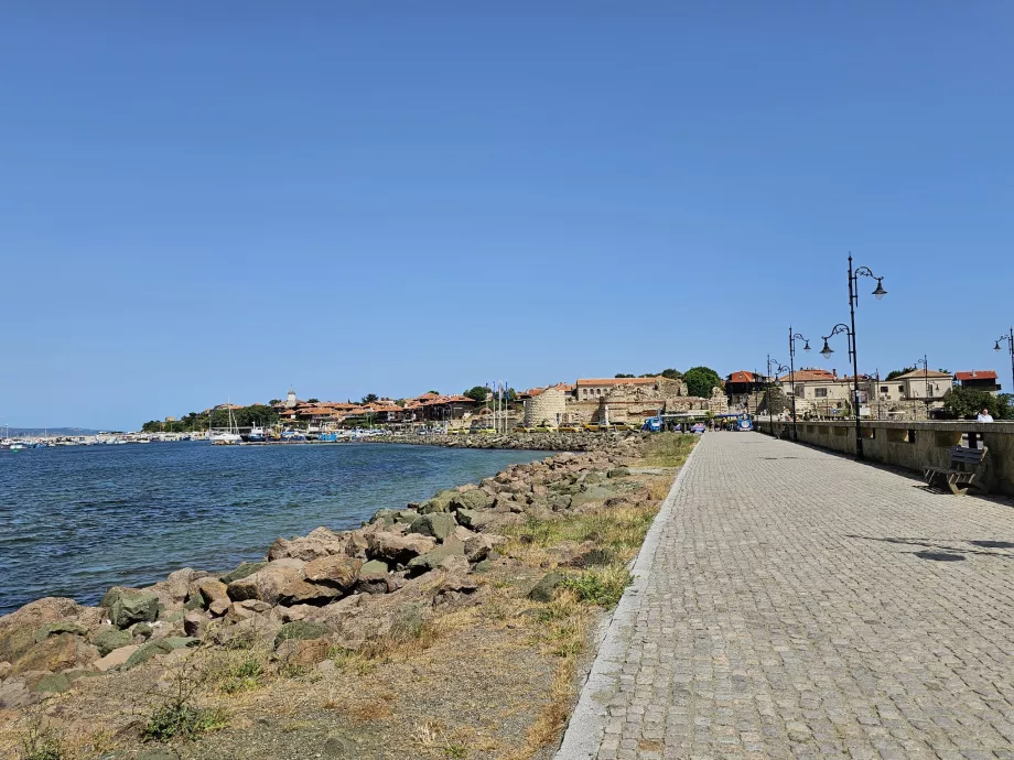 Passerelle entre le vieux et le nouveau Nessebar