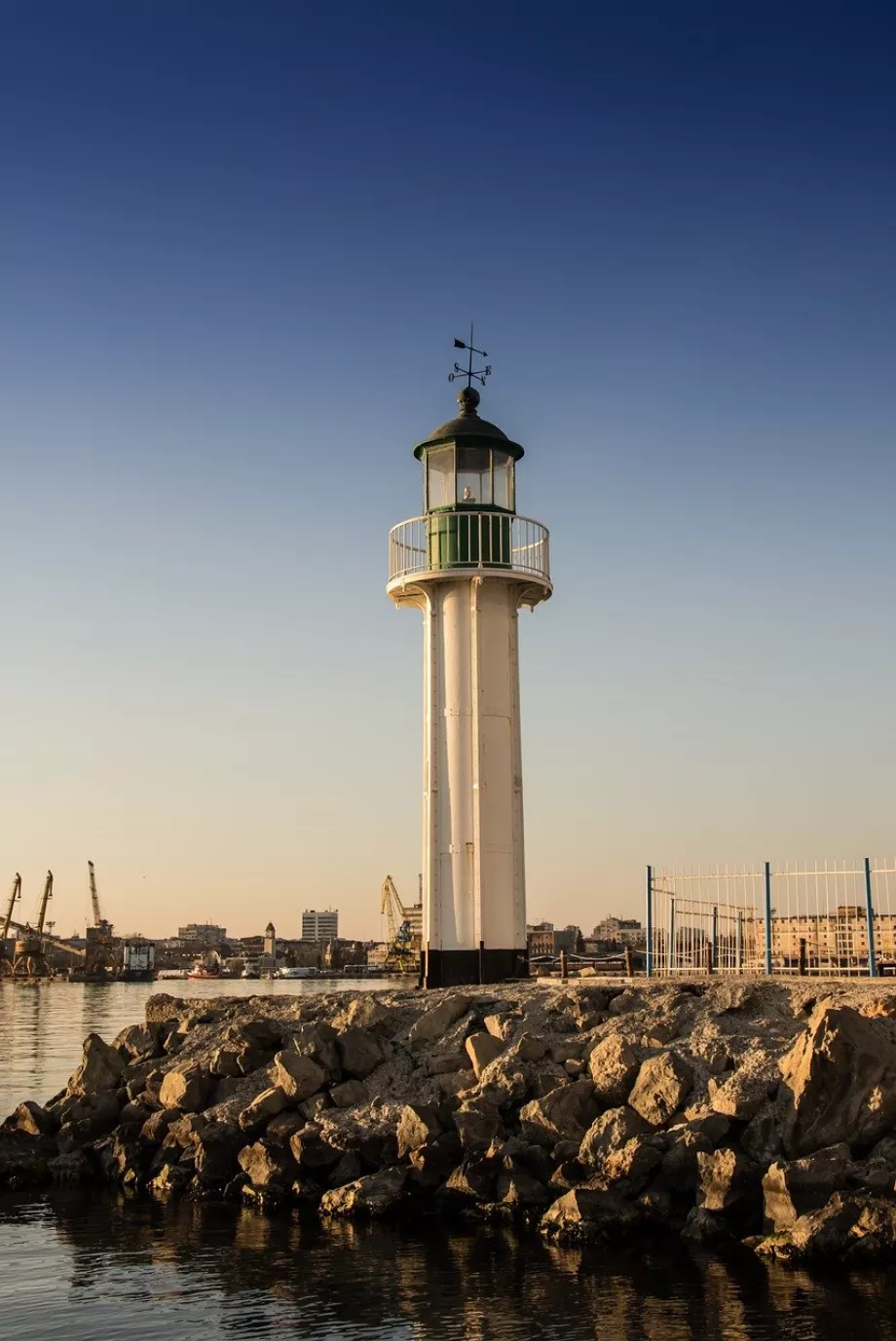 Phare vert et blanc