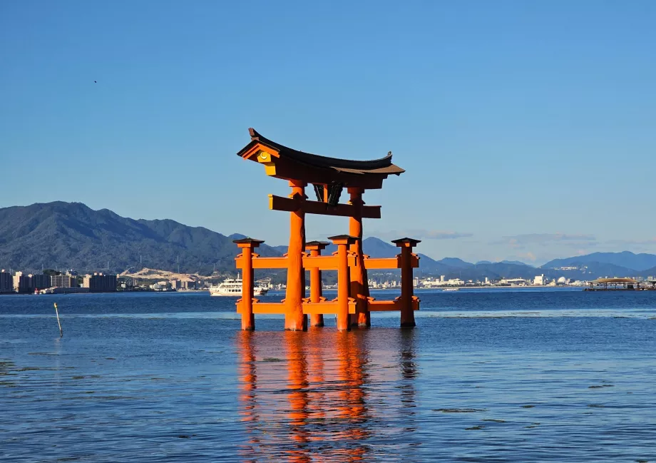 Porte Torii à marée haute