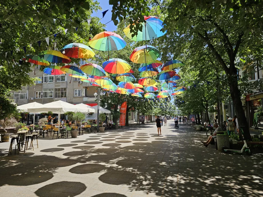 Parapluies colorés, Burgas, rue Aleksandrovska