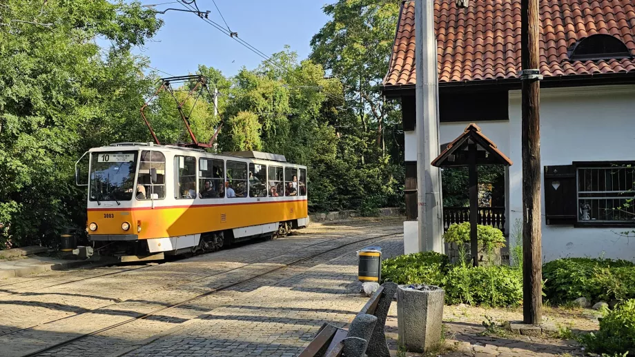 Tram dans le parc de Varosha