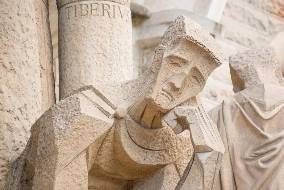 Statues sur la façade de l'église