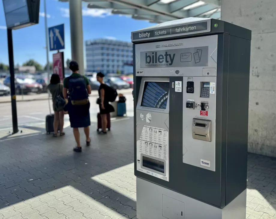 Distributeur de billets à l'aéroport