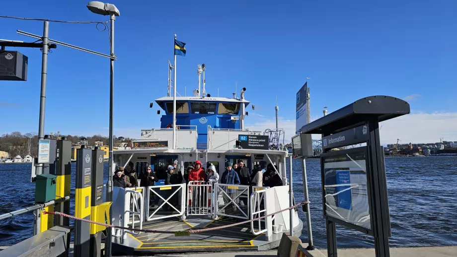 Ligne de ferry 82