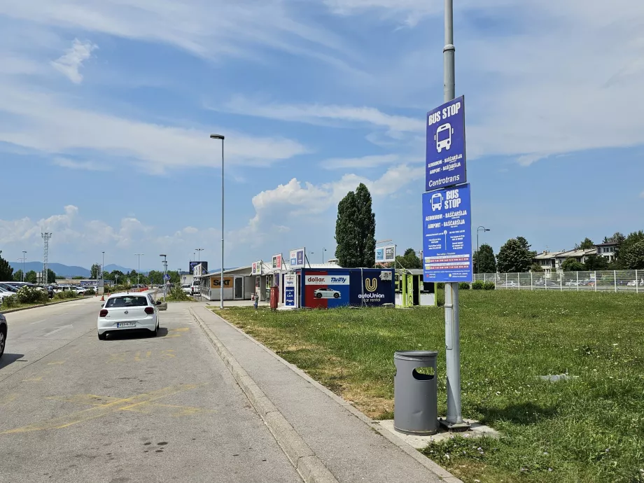 Arrêt de bus à l'aéroport