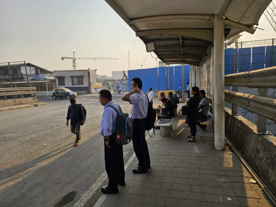 Arrêt de bus au Terminal 2