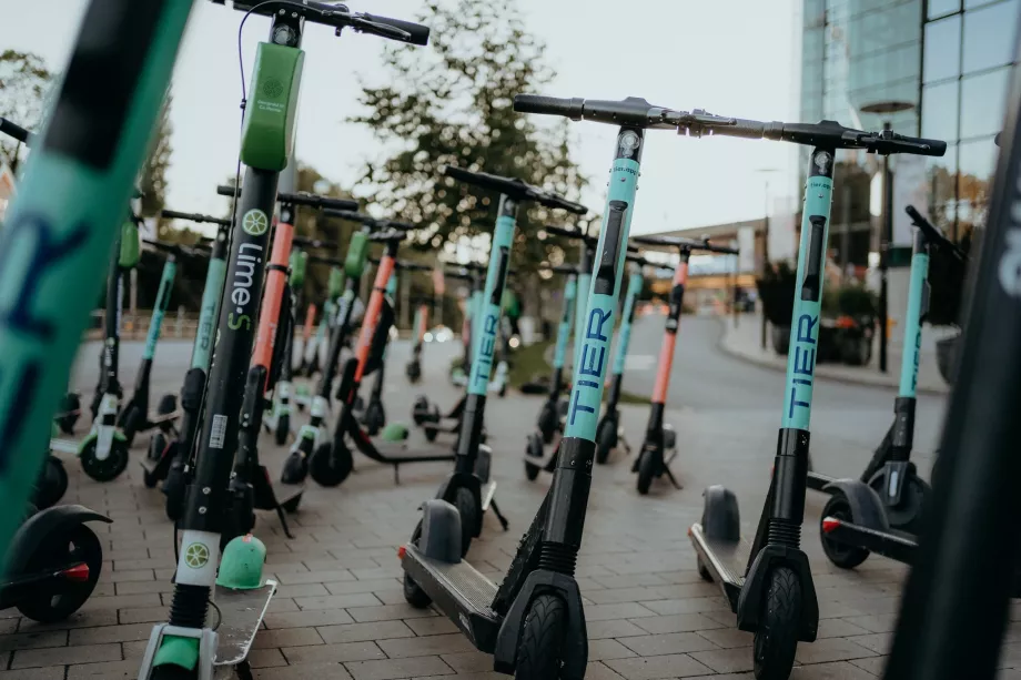 Les scooters TIER et Lime à Göteborg